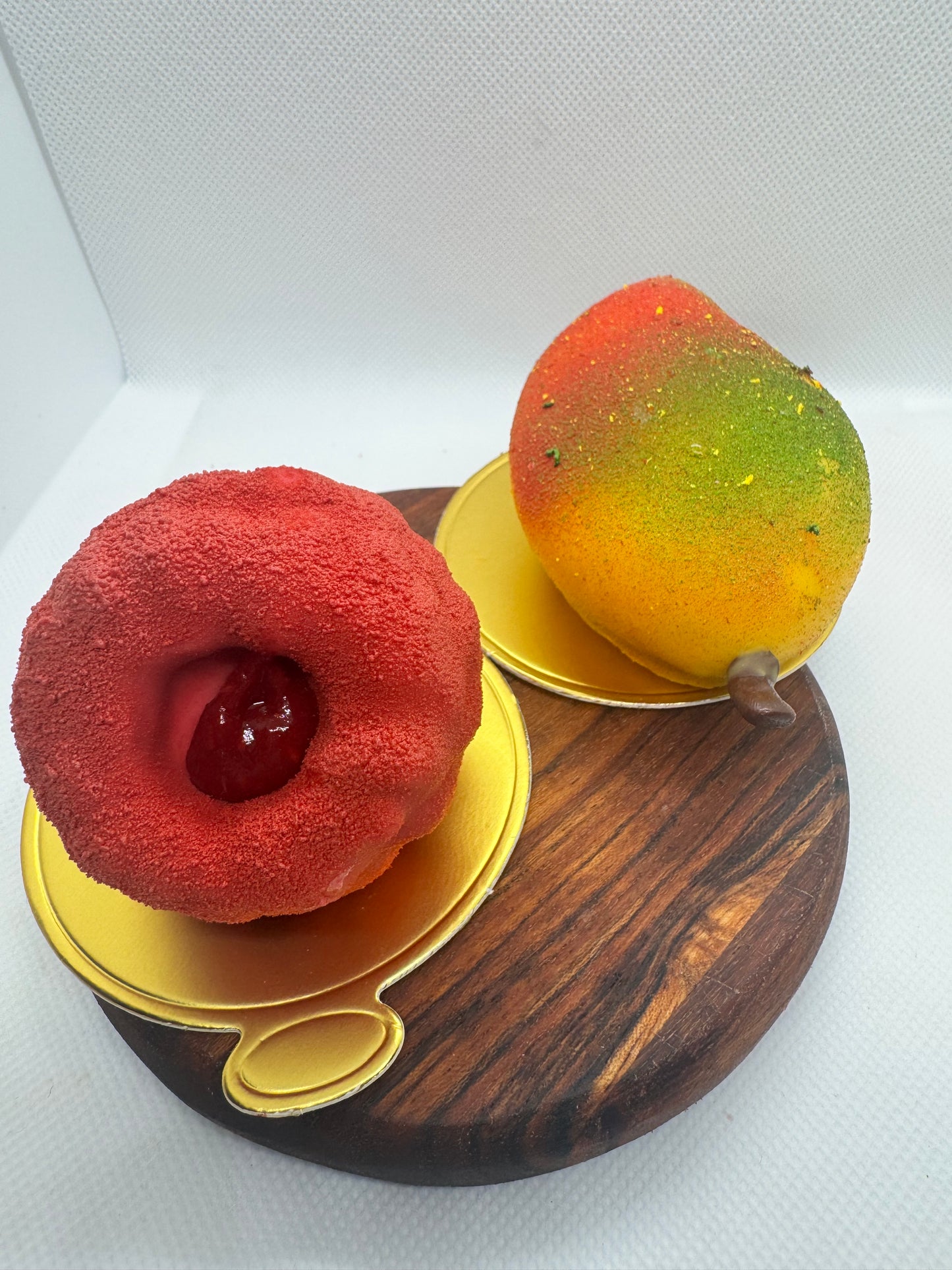 Exklusiva Trompe l´oeil fruktbox med Hallon , Mango, blåbär, Passion