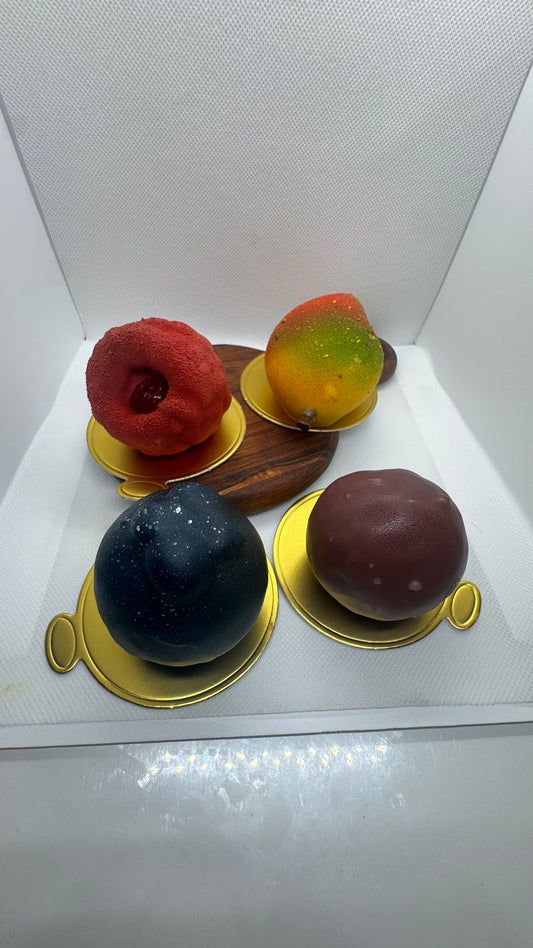 Exklusiva Trompe l´oeil fruktbox med Hallon , Mango, blåbär, Passion