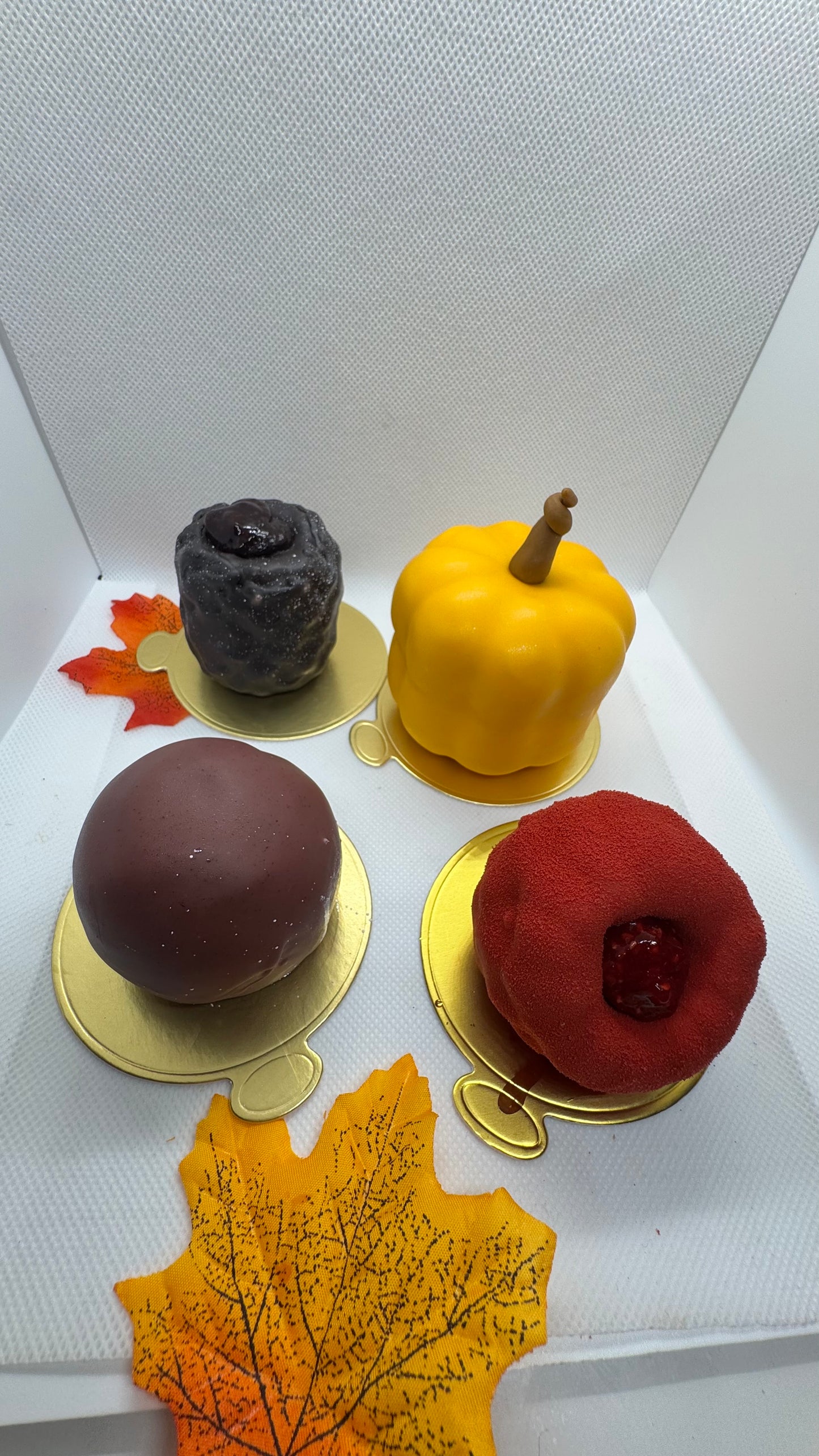 Exklusiva Trompe l´oeil fruktbox med  Hallon , björnbär, Pumpa, Passion